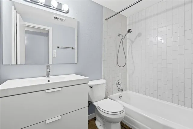 $1,950 | 1304 Mariposa Drive, Unit 156, Austin, TX 78704