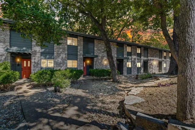 $1,950 | 1304 Mariposa Drive, Unit 156, Austin, TX 78704