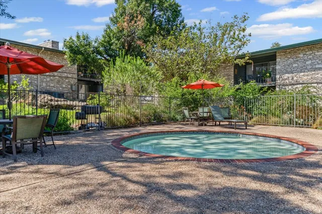 $1,950 | 1304 Mariposa Drive, Unit 156, Austin, TX 78704