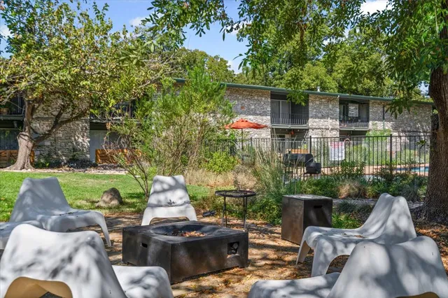 $1,950 | 1304 Mariposa Drive, Unit 156, Austin, TX 78704