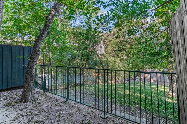 $1,950 | 1304 Mariposa Drive, Unit 156, Austin, TX 78704