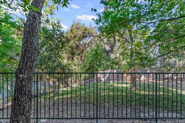 $1,950 | 1304 Mariposa Drive, Unit 156, Austin, TX 78704