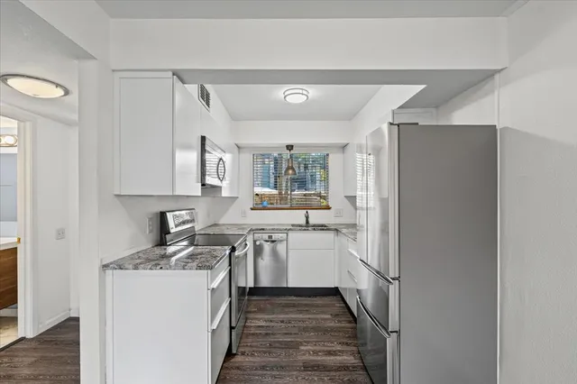 $1,950 | 1304 Mariposa Drive, Unit 156, Austin, TX 78704