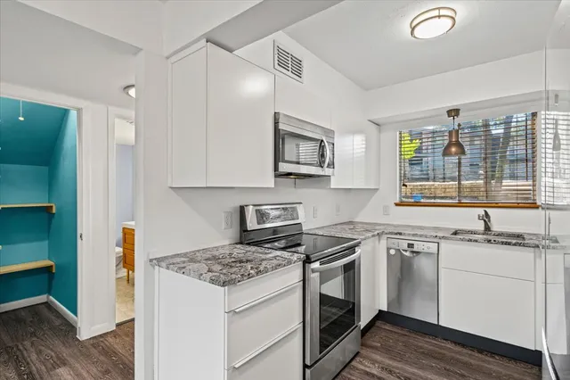 $1,950 | 1304 Mariposa Drive, Unit 156, Austin, TX 78704