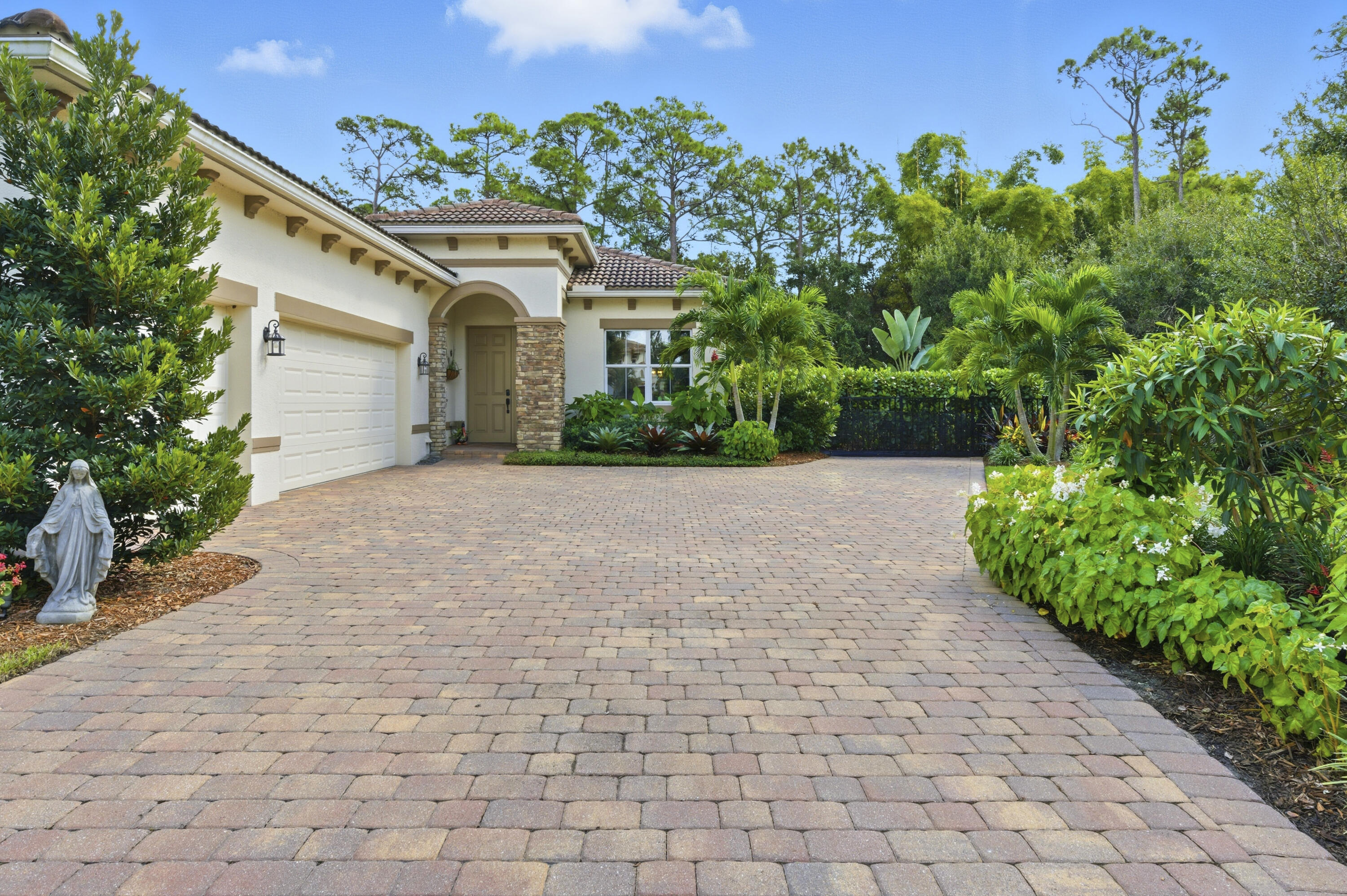 1016 Southwest Triste Way Stuart, FL 34997 - Photo 2 of 41 Front view