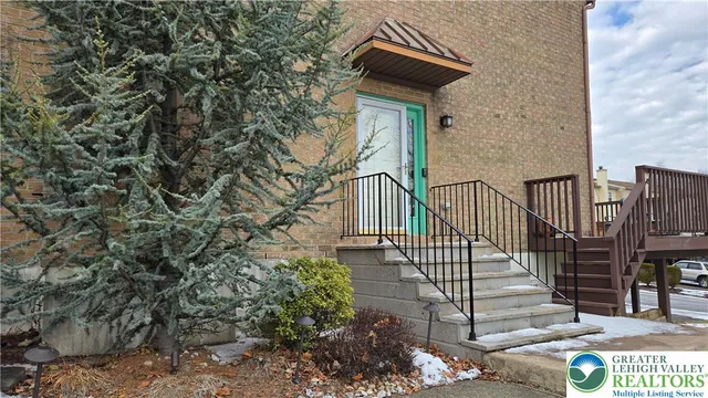 $325,000 | 1391 Presidential Drive, Whitehall, PA 18052