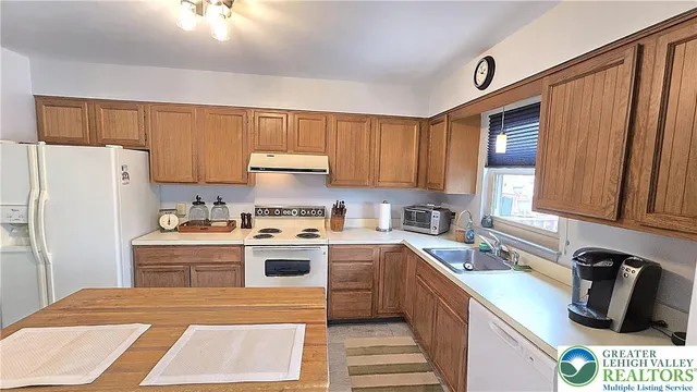 $325,000 | 1391 Presidential Drive, Whitehall, PA 18052