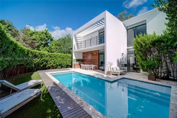 a view of outdoor space yard and patio