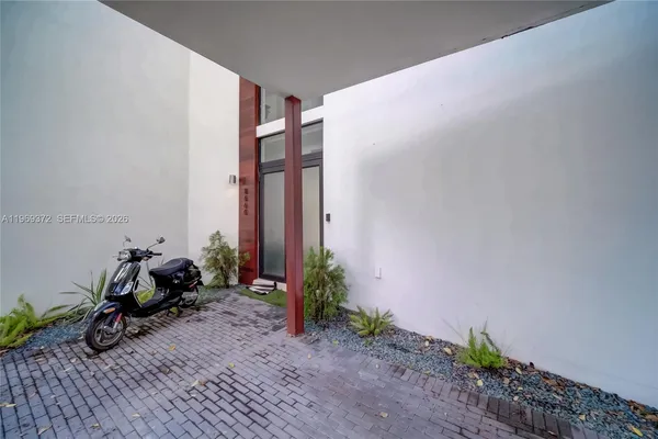 $15,000 | 8660 Arboretum Lane, Miami, FL 33138