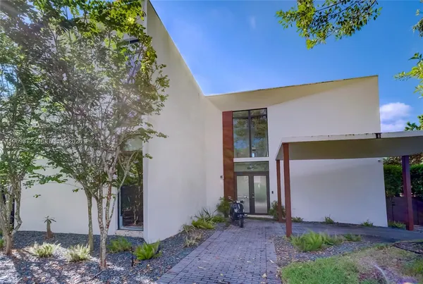 $15,000 | 8660 Arboretum Lane, Miami, FL 33138