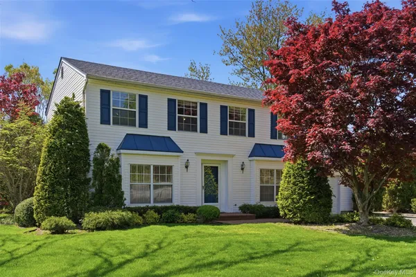 $744,999 | 2 Barrett Court, Nesconset, NY 11767