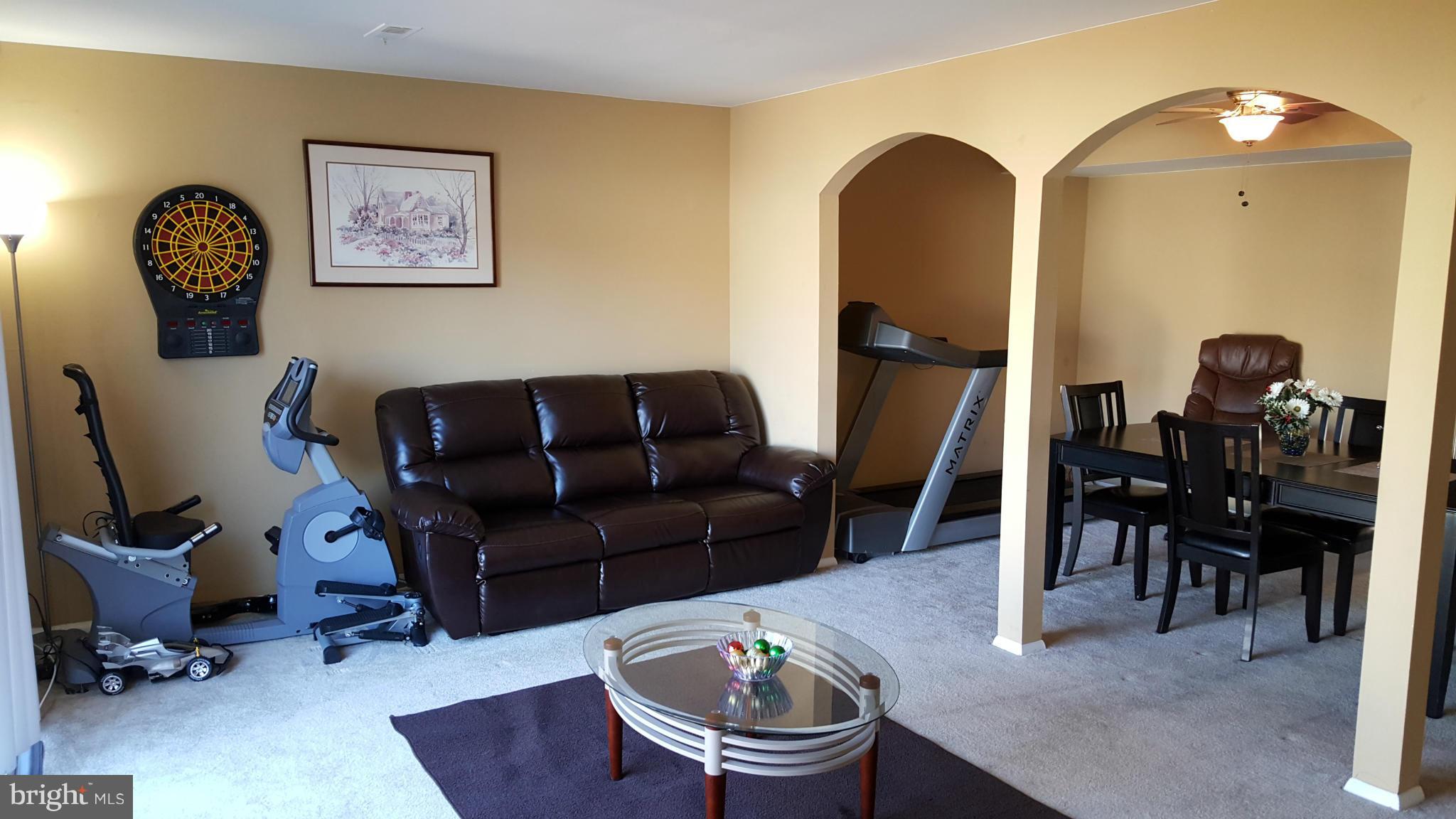 3762 Port Hope Point Triangle, VA 22172 - Photo 3 of 16 Living Room