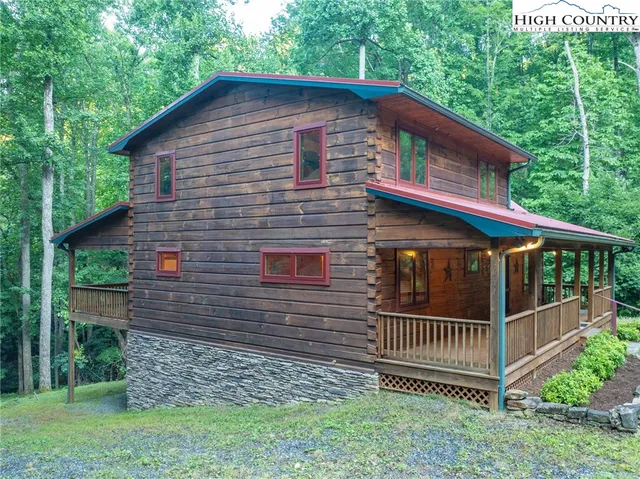 a view of a backyard with a house