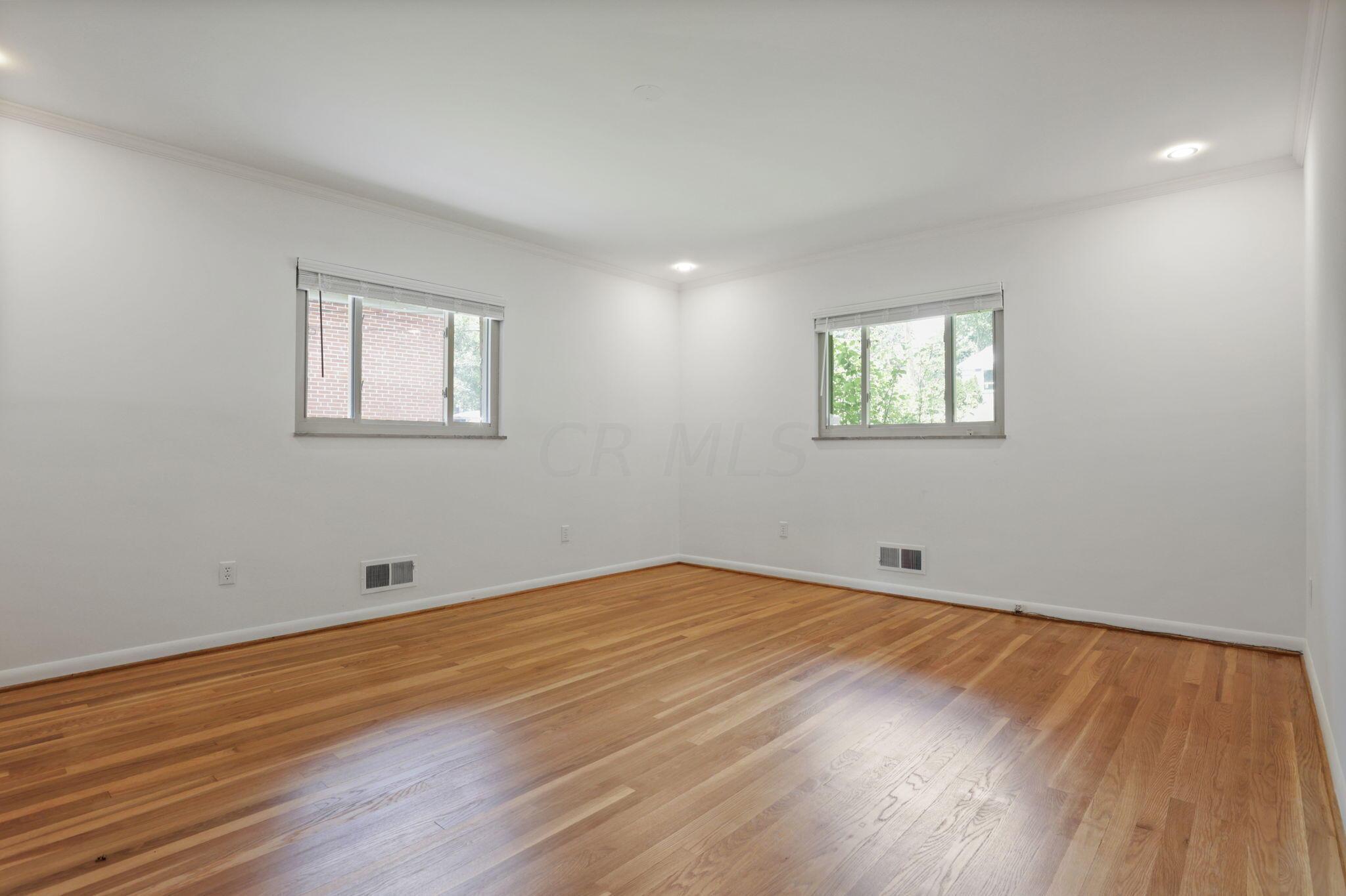 2663 Charing Road, Unit C Columbus, OH 43221 - Photo 16 of 30 45-web-or-mls-0N4A6022