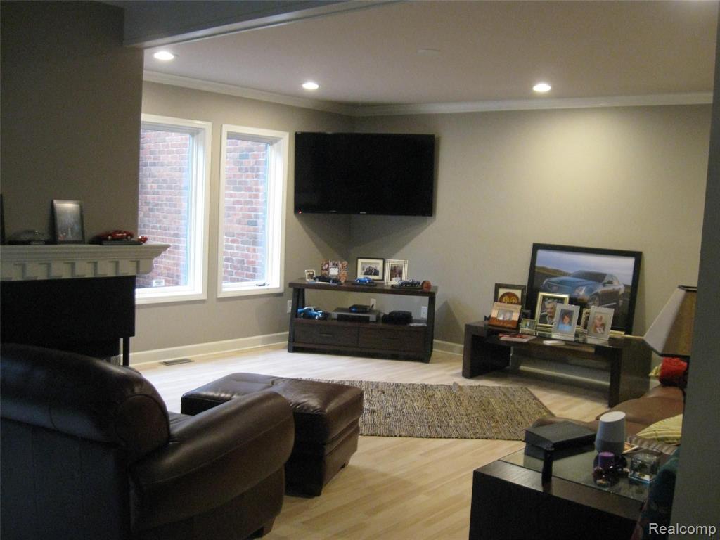 2227 North Long Lake Road, Unit 9 Fenton, MI 48430 - Photo 8 of 21