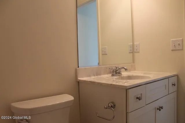 $594,800 | 15 Jack Drive, Halfmoon, NY 12065