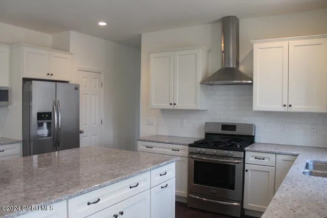 $594,800 | 15 Jack Drive, Halfmoon, NY 12065