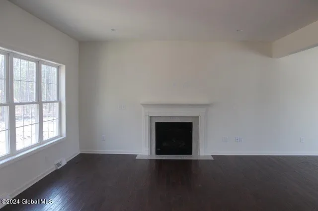 $594,800 | 15 Jack Drive, Halfmoon, NY 12065