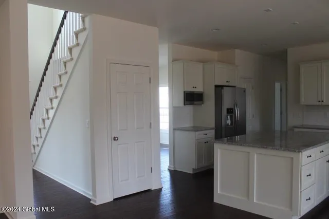 $594,800 | 15 Jack Drive, Halfmoon, NY 12065