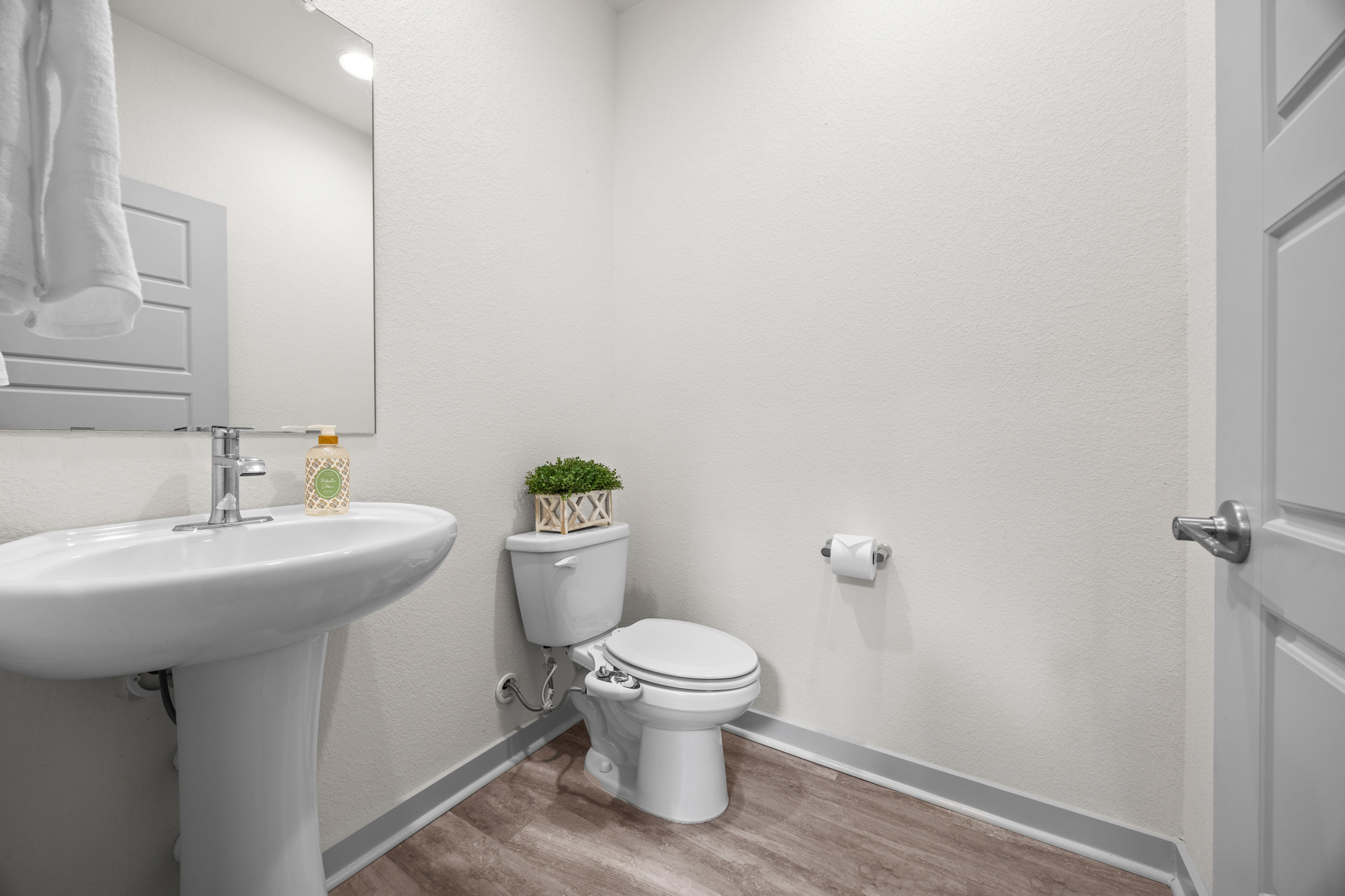 8324 Mimi Lane Austin, TX 78724 - Photo 14 of 40 Downstairs half bath