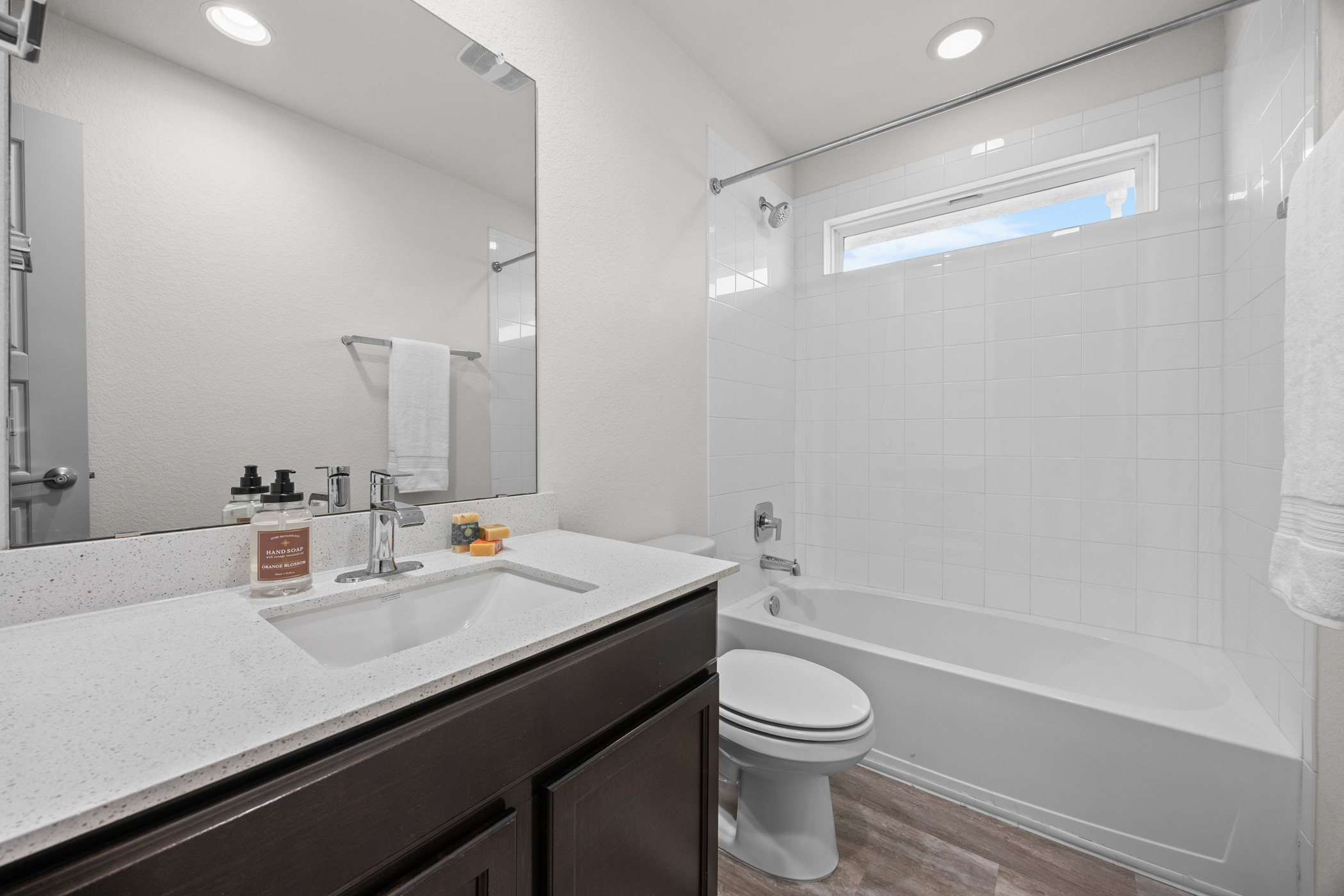 8324 Mimi Lane Austin, TX 78724 - Photo 27 of 40 2nd full bathroom upstairs