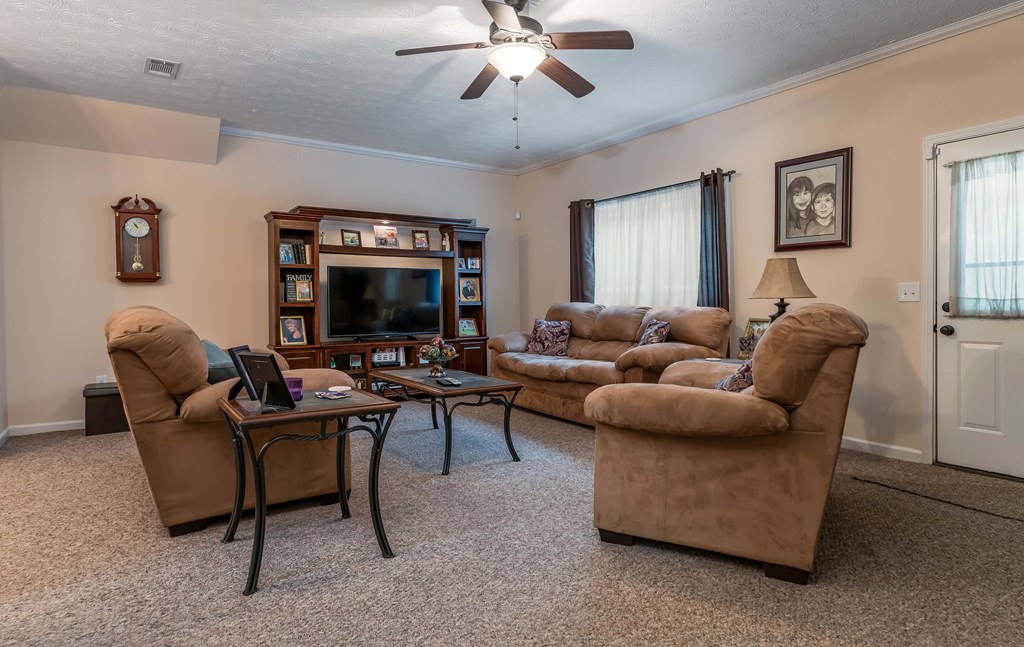 93 Roseanne Loop Hamilton, GA 31811 - Photo 4 of 22 Family Room
