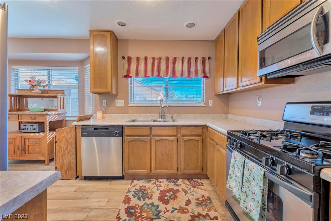 2332 Valleywood Road Henderson, NV 89014 - Photo 11 of 37
