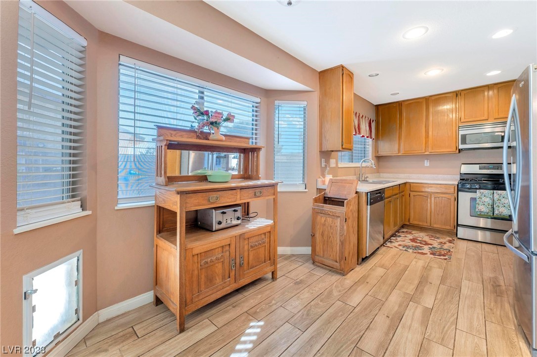 2332 Valleywood Road Henderson, NV 89014 - Photo 10 of 37