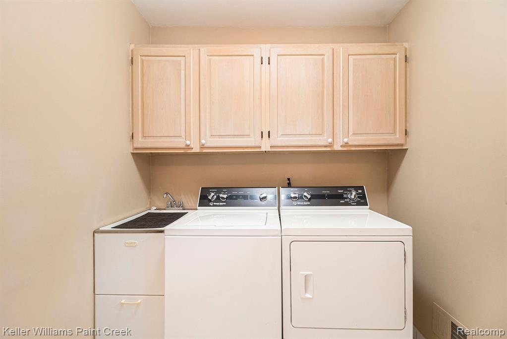 1817 Apple Ridge Court Rochester Hills, MI 48306 - Photo 16 of 36
