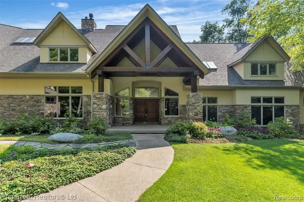$2,900,000 | 12196 Woodline Drive, Fenton, MI 48430