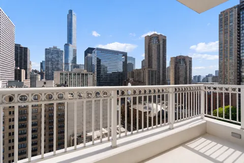 $999,500 | 55 East Erie Street, Unit 1705, Chicago, IL 60611