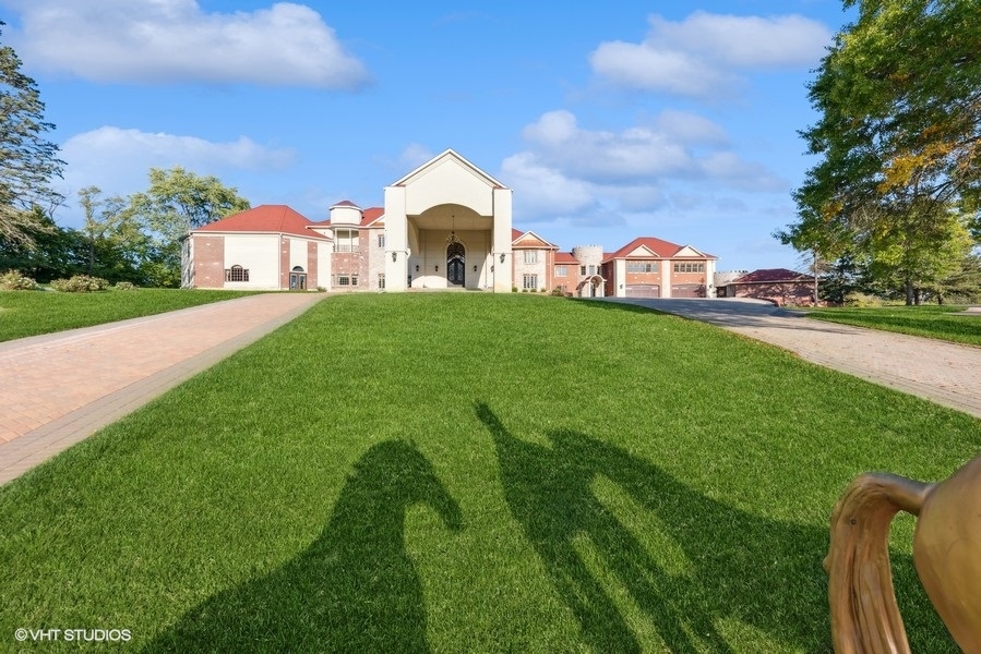 24575 Illinois Rte 59 Barrington, IL 60010 - Photo 2 of 60 a view of a garden