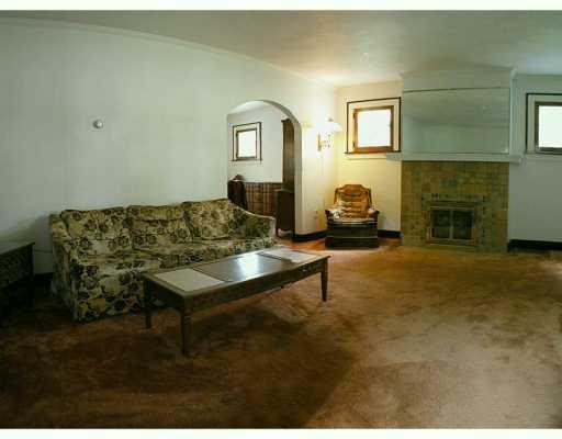 359 Goldsmith Road Pittsburgh, PA 15237 - Photo 2 of 7 Living Room.