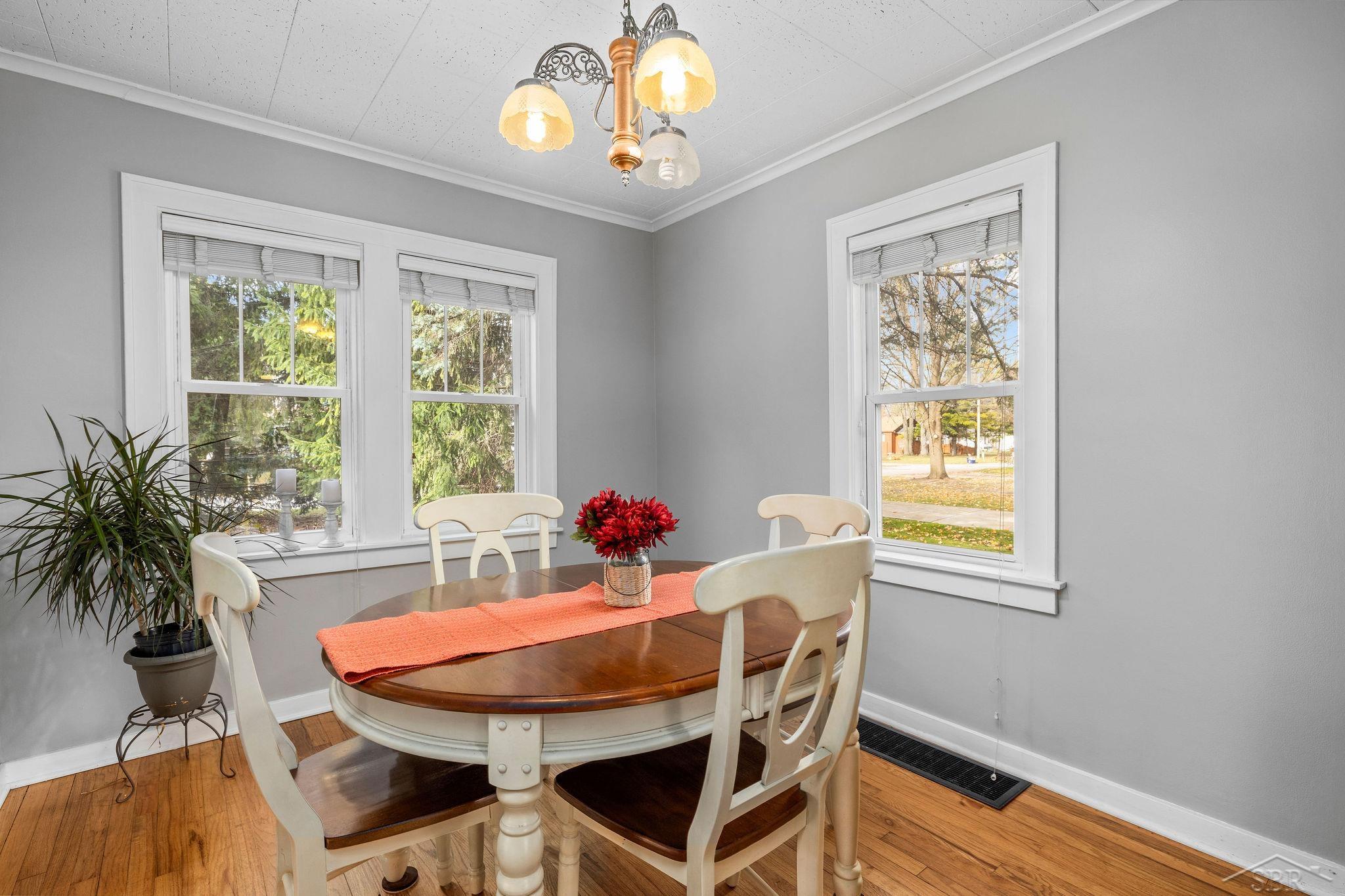 305 Adams Road Saginaw, MI 48609 - Photo 5 of 47 Dining Room