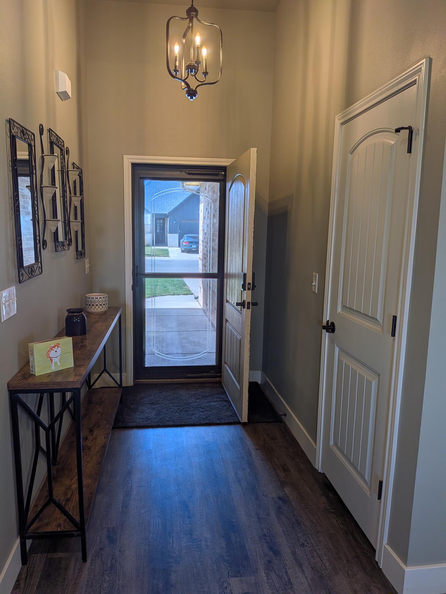 6913 18th Street Lubbock, TX 79416 - Photo 16 of 38 Entry way