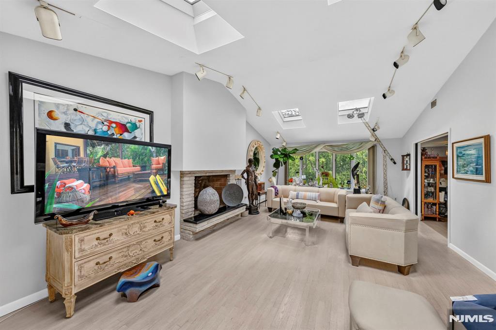 1230 Duncan Road Fort Lee, NJ 07024 - Photo 18 of 50