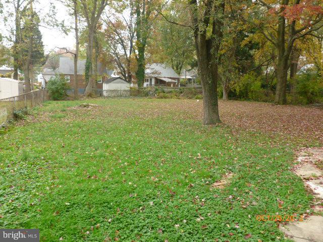 7207 Rice Street Falls Church, VA 22042 - Photo 3 of 3 Large yard