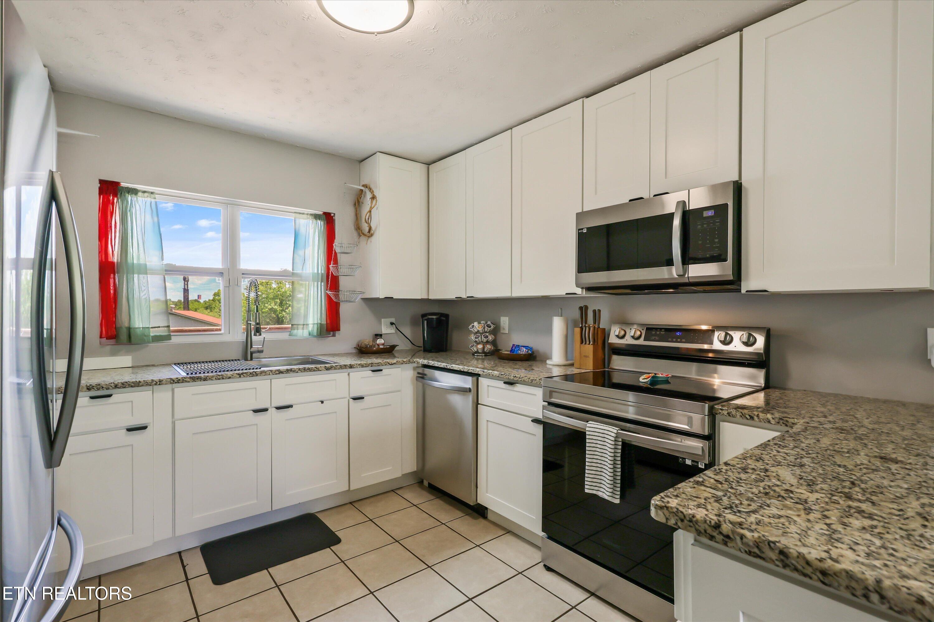 5604 Kentwood Road Knoxville, TN 37912 - Photo 13 of 34 Kitchen