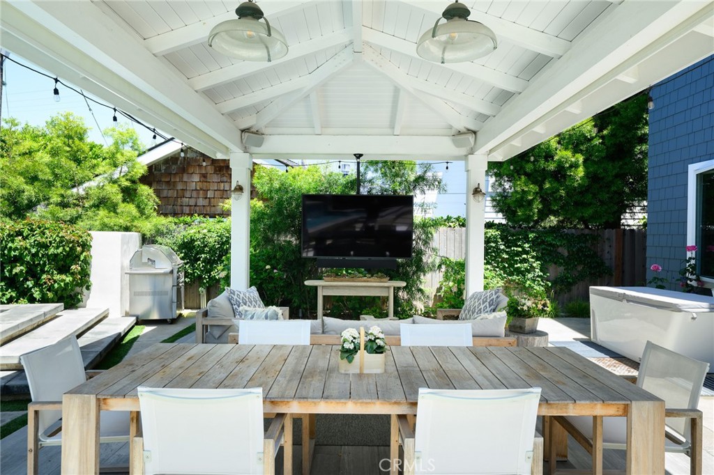 519 Signal Road Newport Beach, CA 92663 - Photo 31 of 40 a view of yard from outdoor seating area