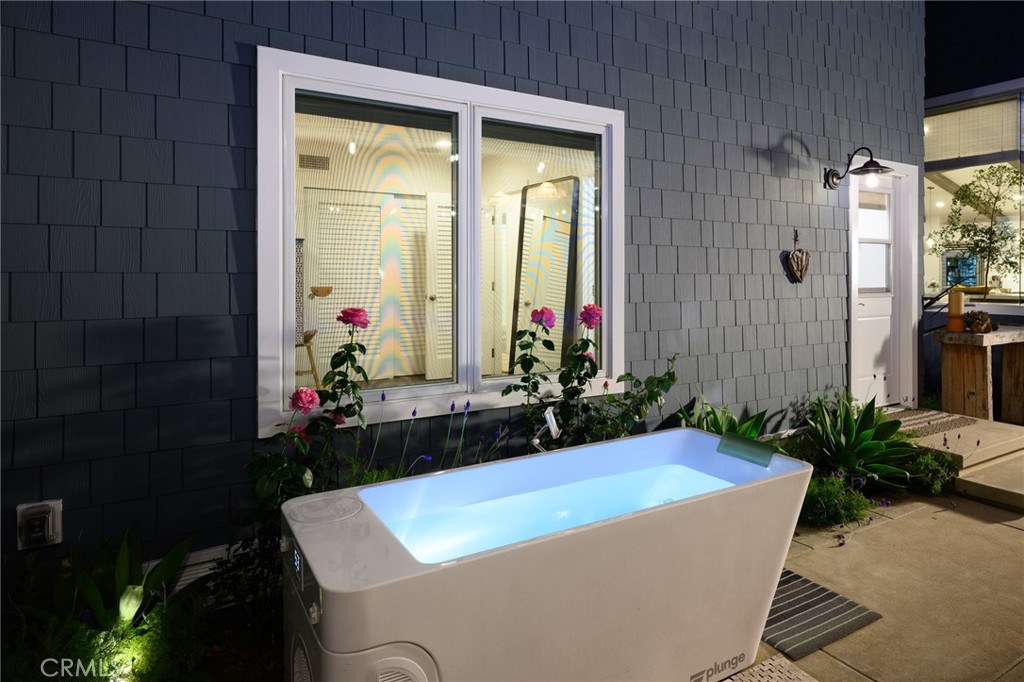 519 Signal Road Newport Beach, CA 92663 - Photo 36 of 40 a view of balcony and patio