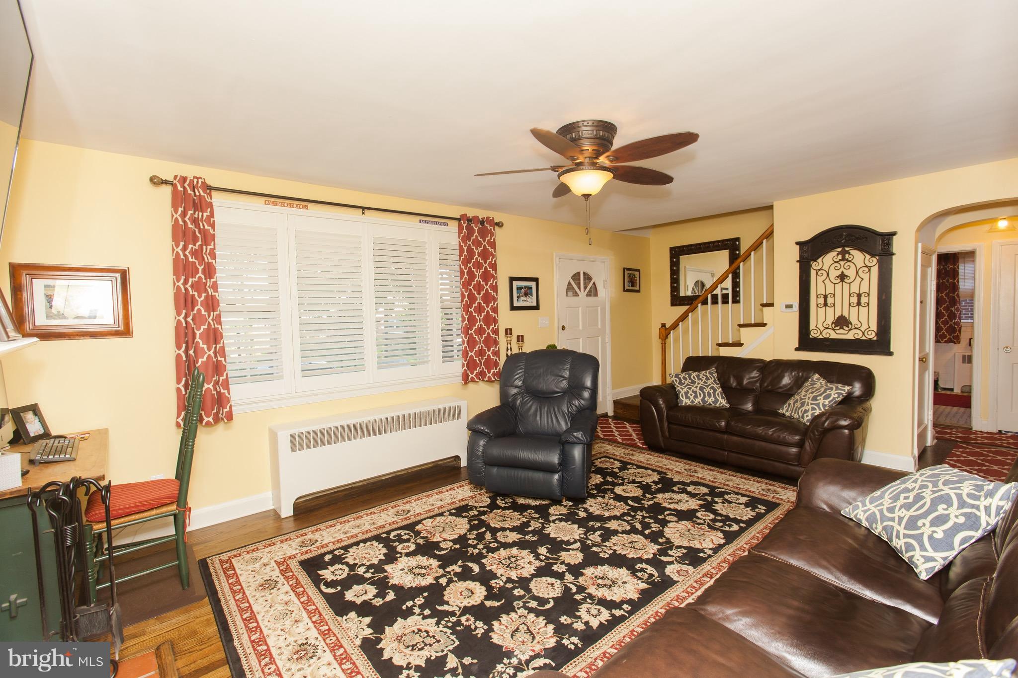 308 Gralan Road Baltimore, MD 21228 - Photo 7 of 27 Living Room
