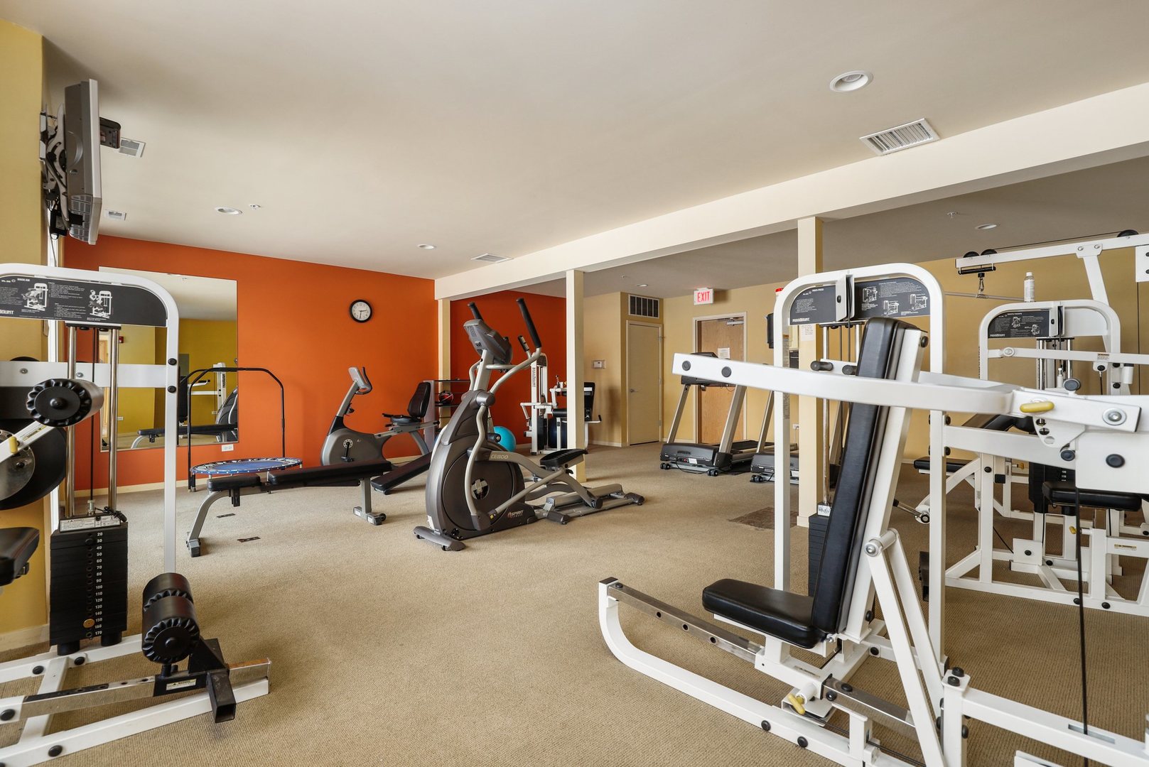 7243 Madison Street, Unit 421 Forest Park, IL 60130 - Photo 18 of 21 a view of a room with gym equipment