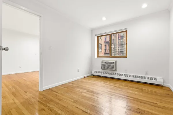 $3,600 | 118-82 Metropolitan Avenue, Unit 3A | Kew Gardens