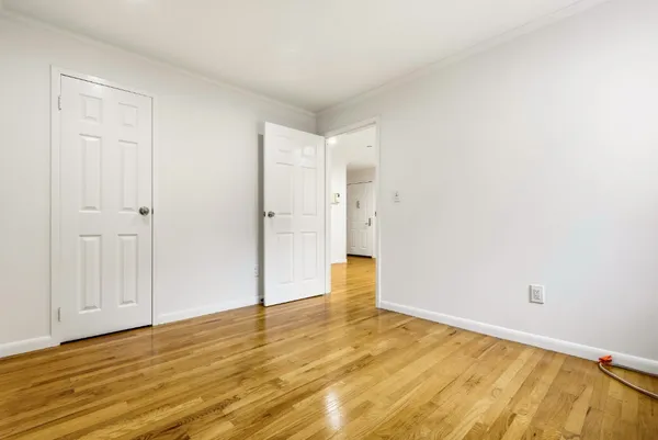 $3,600 | 118-82 Metropolitan Avenue, Unit 3A | Kew Gardens