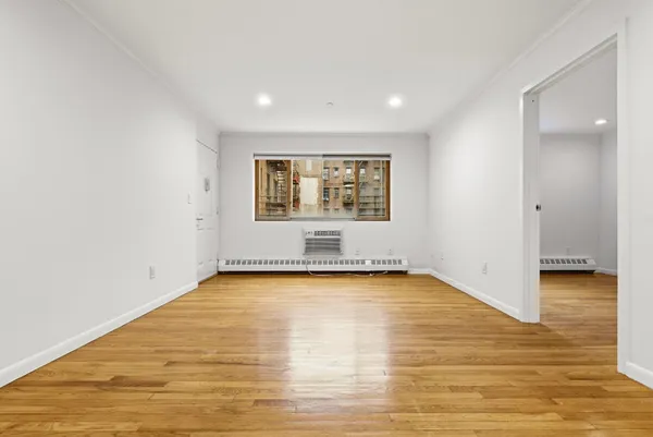 $3,600 | 118-82 Metropolitan Avenue, Unit 3A | Kew Gardens