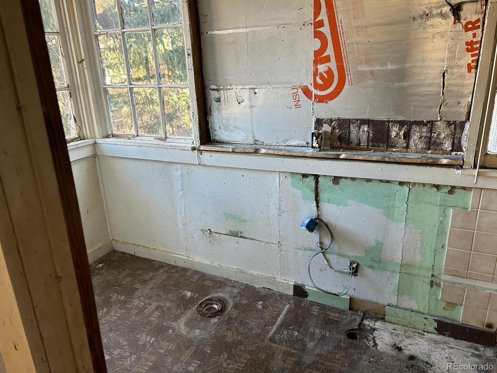 10881 Kitty Drive Conifer, CO 80433 - Photo 10 of 29 a bathroom with a sink and mirror