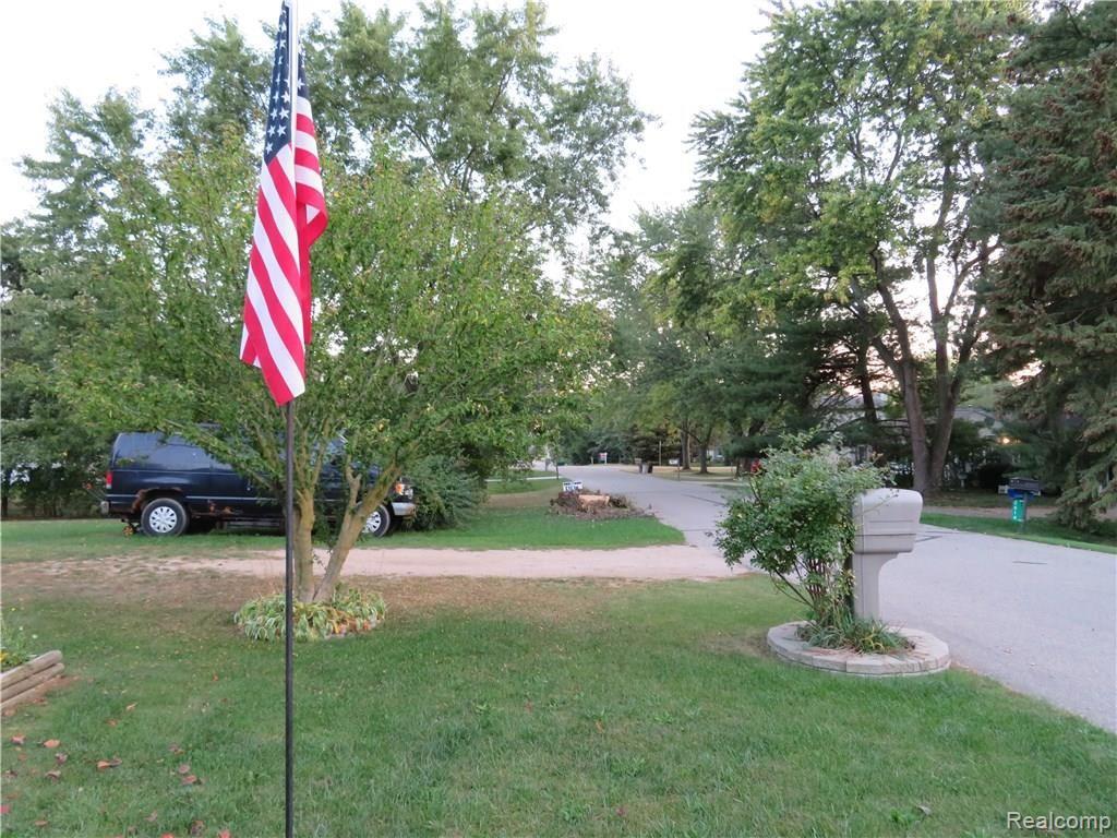 2591 Hessel Avenue Rochester, MI 48307 - Photo 10 of 10 IMG_0935.JPG