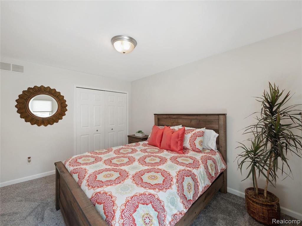 21311 Metroview Road Farmington Hills, MI 48335 - Photo 34 of 78