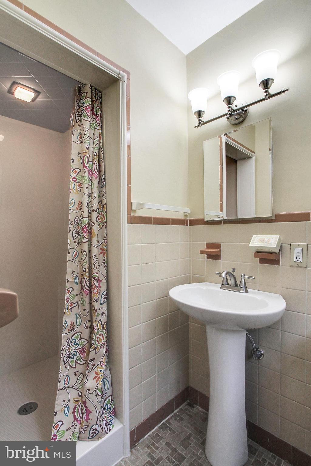 355 Barrett Road Emmaus, PA 18049 - Photo 18 of 29 Gallery Image 18