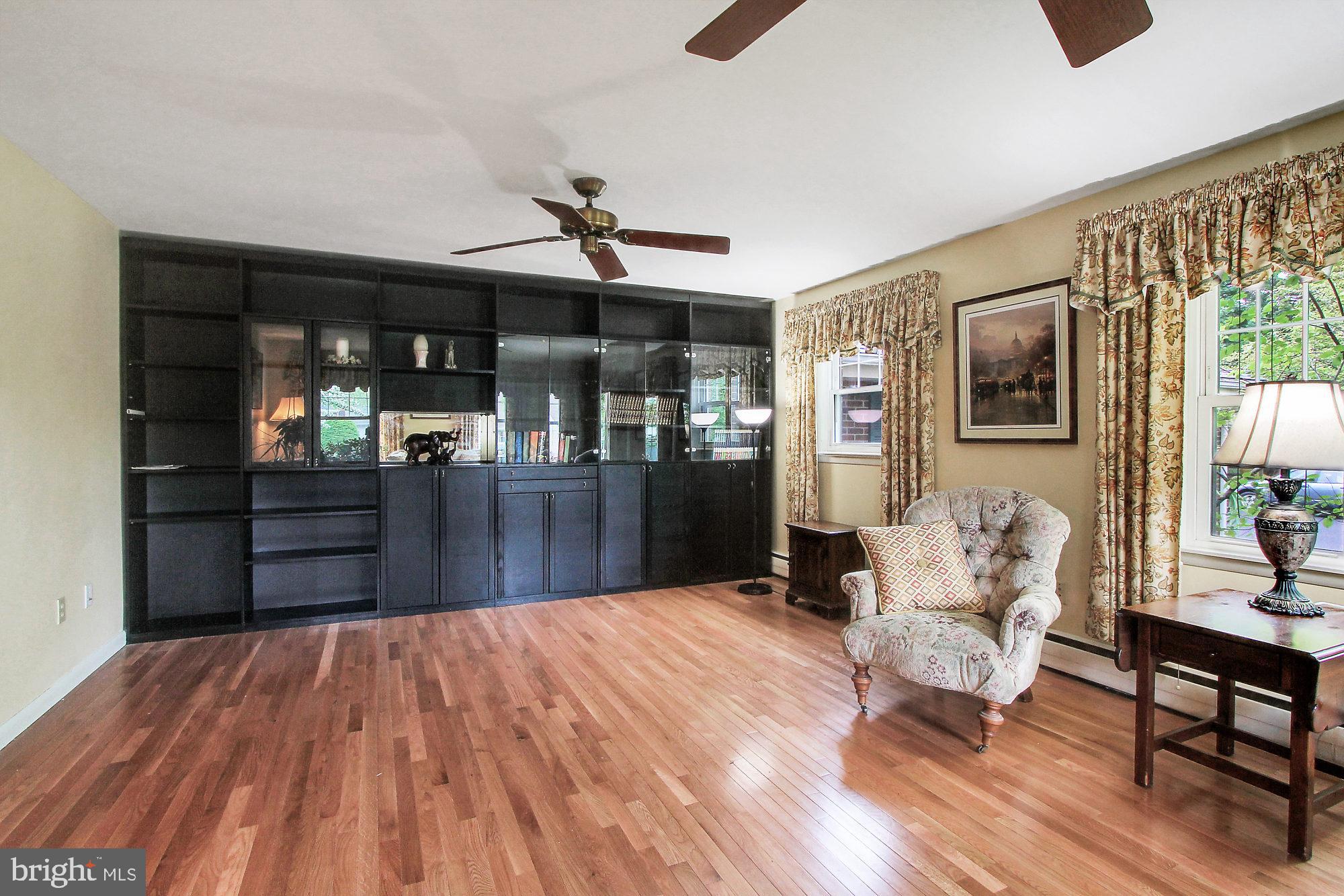 355 Barrett Road Emmaus, PA 18049 - Photo 4 of 29 Gallery Image 4